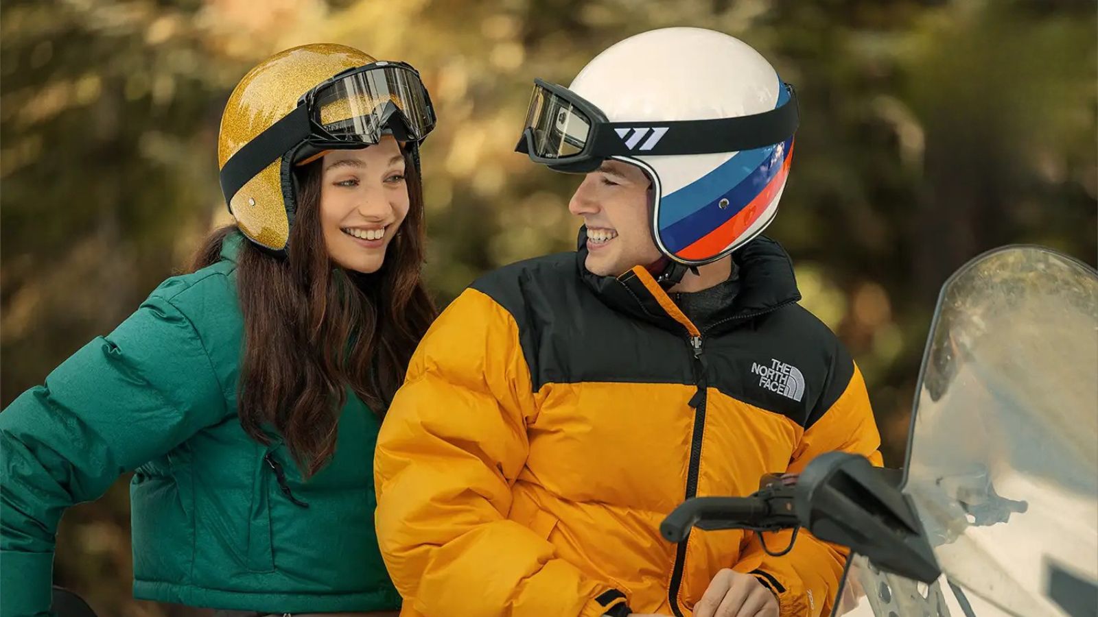 IN A HOLIDAZE – UN NATALE TUTTO DA RIFARE, la nuova commedia natalizia di Netflix tra loop temporali e triangoli amorosi